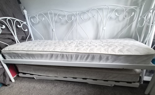 2ft6 day bed with trundle - day,
