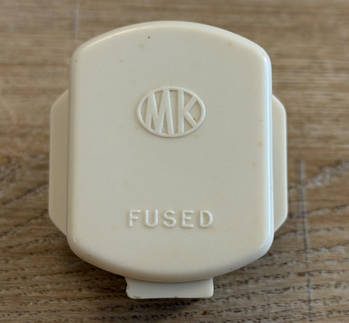 Vintage bakelite pin - mk, plug
