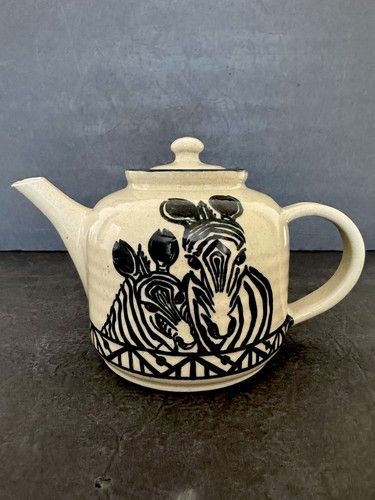 Dedza malawai pottery teapot - dedza,