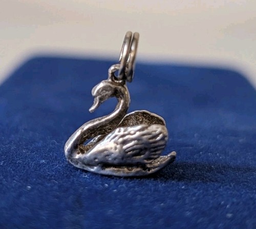 Majestic looking swan charm - majestic,