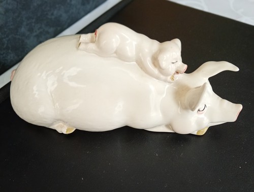 Beswick pig and piglet high - high, 3