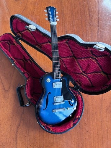 Miniature replica vox - miniature,