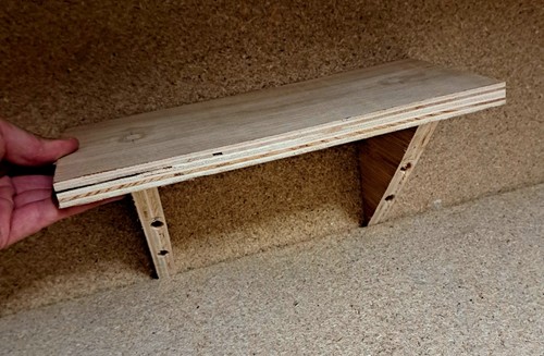 Basic small wooden shelf wall - basic,