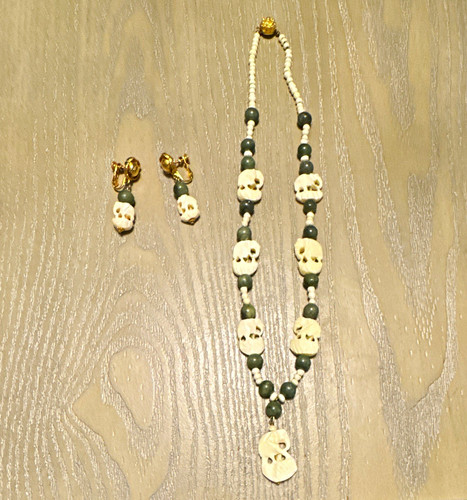 Hobe carved elephant necklace - carved,