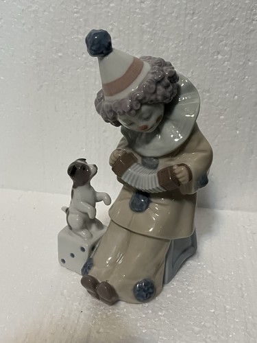 Lladro clown with - with, accordion