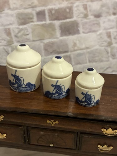 Dolls house scale - house,