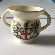 City Of London   -  Crested China - Fountain Abbey Cup      - WH Goss