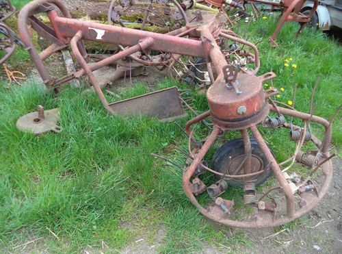 Haybob breaking for parts - breaking,