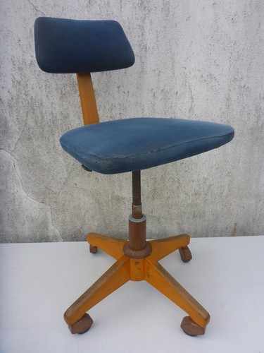 Old chair office chair swivel