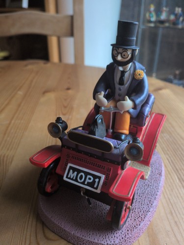 Mopp his car - dr, in