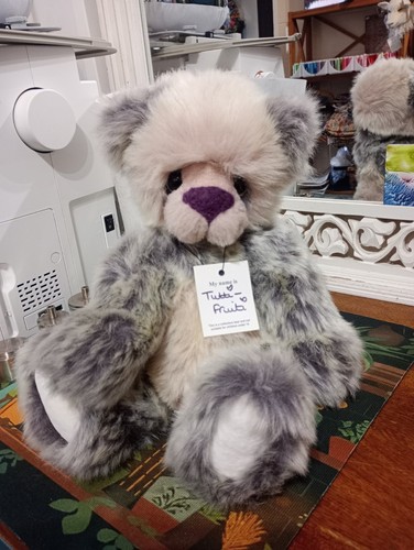 Kaycee bear artist - kaycee,