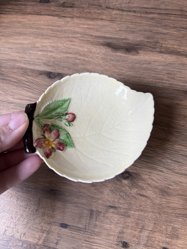 Vintage ceramic leaf trinket - ceramic,