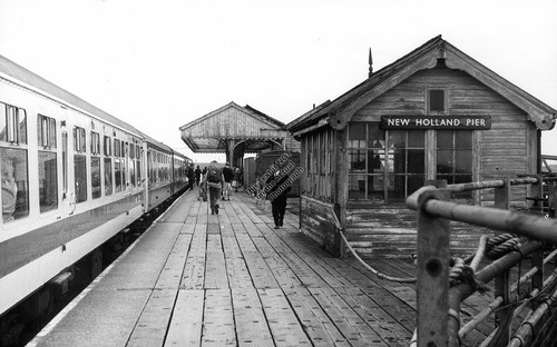 1980 new holland pier - 1980, train