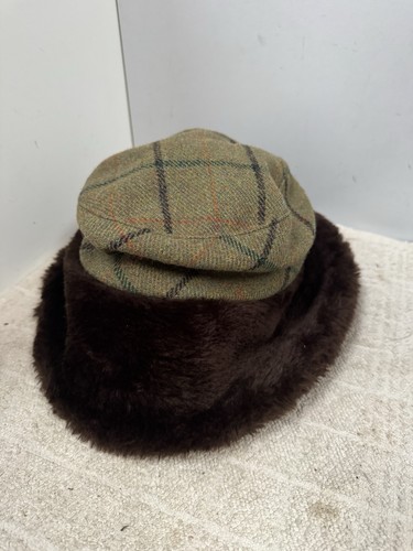 Ladies tweed hat with - tweed,