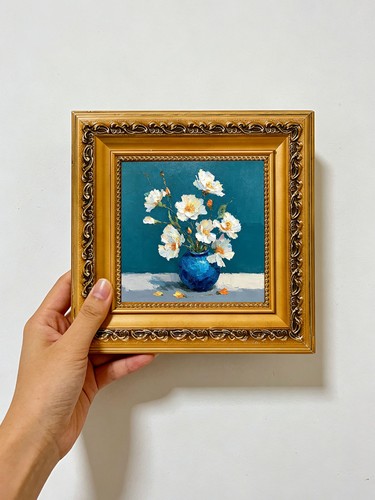 White floral bouquet - blue, vase