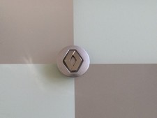 1x Excellent unmarked Renault 57mm silver alloy wheel centre cap clio/megane/lag