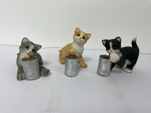 Leonardo three cats eating - leonardo,