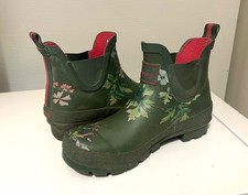 Keep out the wet with style with these Joules wellibob floral short wellingtons
