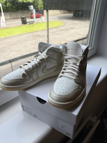 Air jordan mid - air, pale