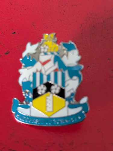 Huddersfield town pin - town, badge.