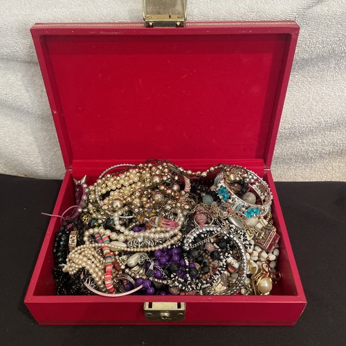 Vintage jewellery box full - jewellery,