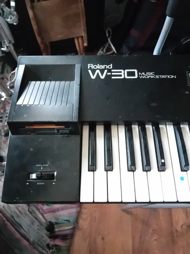 Roland w30 keyboard - synth, /