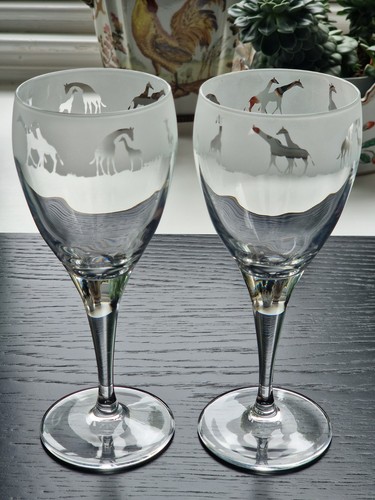 Giraffe etched frieze - giraffe,