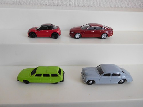 Diecast plastic toy - x, 1/76