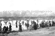 Cqq-29 Ice Skating Spectators