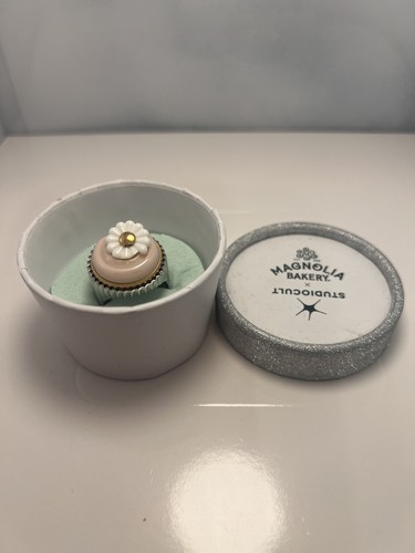 Studio cult magnolia bakery - cult, x