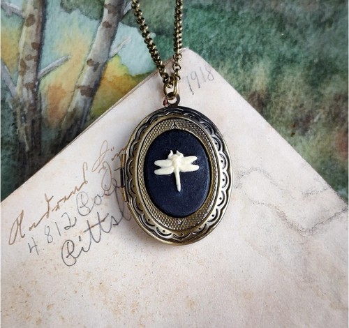 Dragonfly cameo oval vintage - cameo,