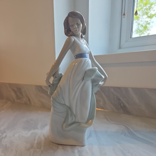 Lladro nao porcelain - porcelain, 10.5"