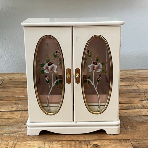 Vintage wooden jewelry box - wooden,