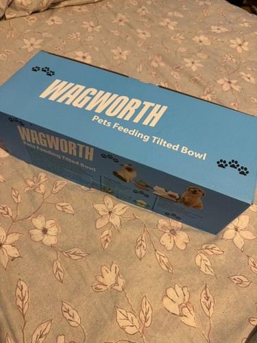 Wagworth pet feeding tilted