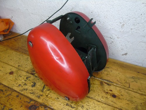 Bsa bantam b175 side panels - bantam,