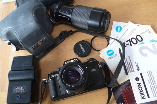 Minolta 700 film camera - x-700,