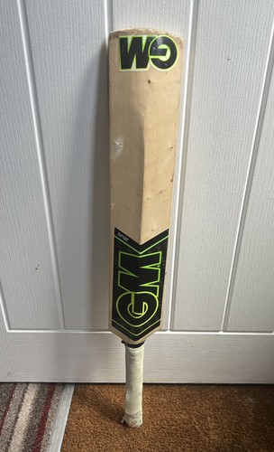 Cricket bat size authentic - 4.,