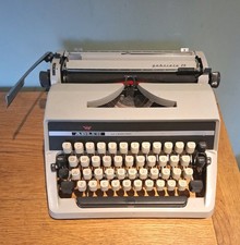 Vintage Adler Gabriele 25 Typewriter