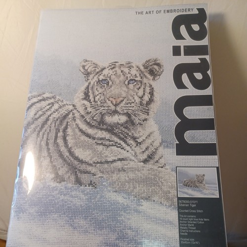 Maia siberian tiger - siberian, cross