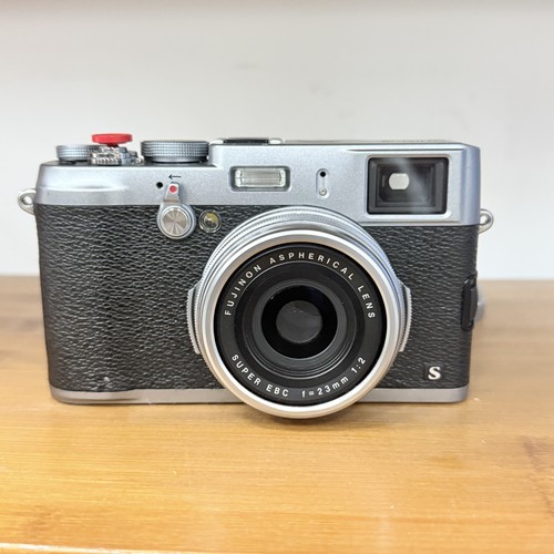 Fujifilm fuji x100s - fuji, silver
