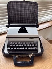 Lilliput Junior White Typewriter Vintage 1970s In Case. Nice Condition For Age
