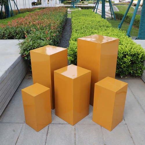 Reusable metal plinth - metal, square
