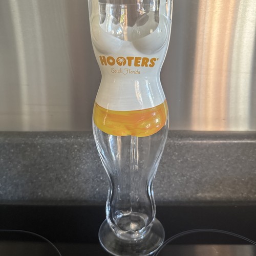 Hooters figure pilsner - hooters,