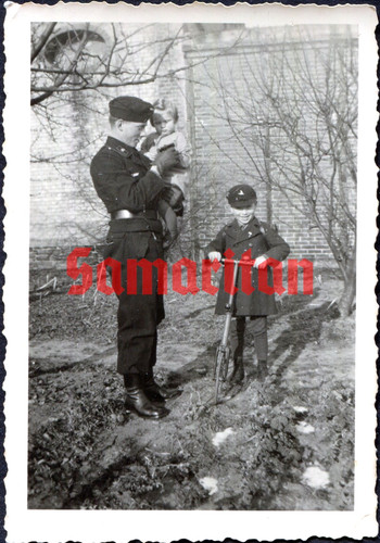 I12 ww2 original photo of - i12/23,