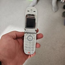 MOTOROLA V220 MOBILE PHONE - NOT TESTED SPARES OR REPAIRS