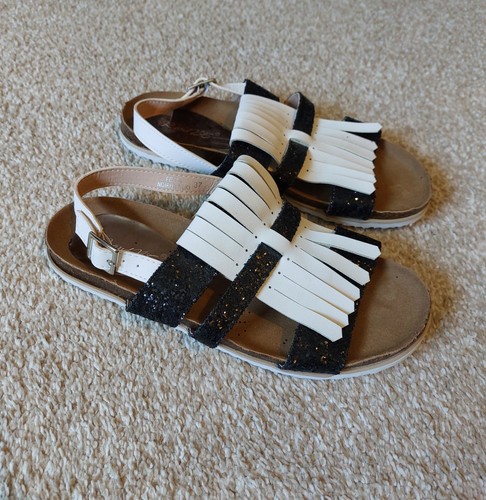 And women s flat - -,