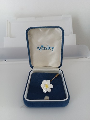 Aynsley white flower pin - flower,
