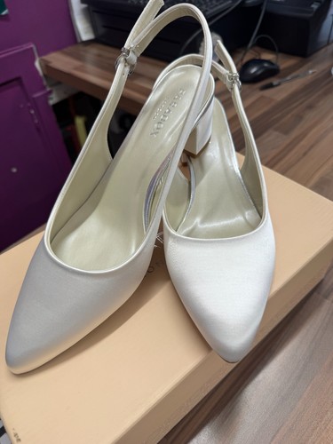 New ladies sz 7 off - *new,