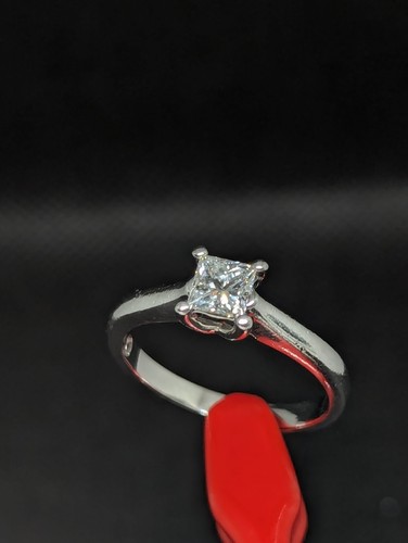 Natural diamonds - 0.50, ct