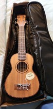 CASCHA  PREMIUM MAHOGANY SOPRANO UKULELE WITH BAG AND ACCESSORIES IN MINT CONDIT